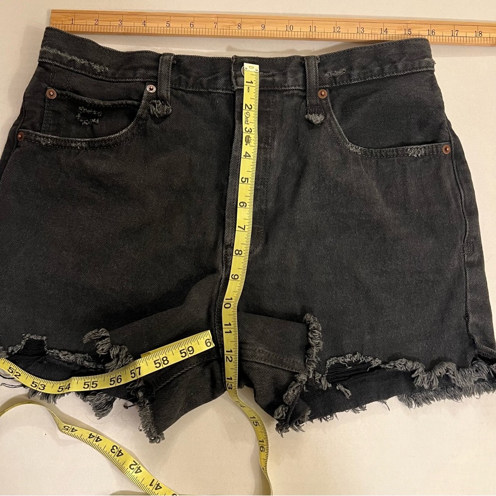 We the Free by Free People Shorts Distressed Denim Button Fly Black Size 30 - Picture 10 of 13